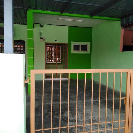 Pelangi Homestay Bota Екстер'єр фото
